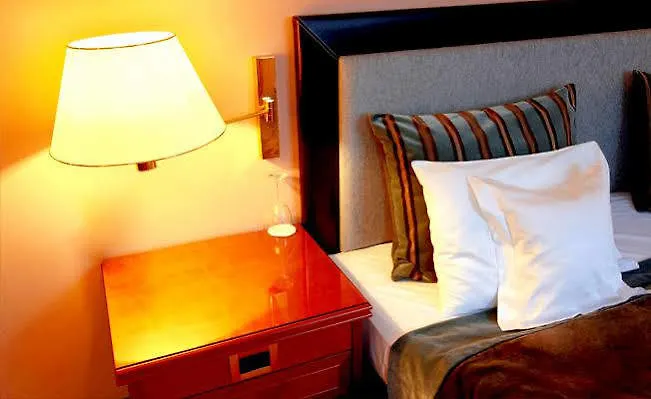 מונטריאול Luxury Loft And Suites 4*,  קנדה